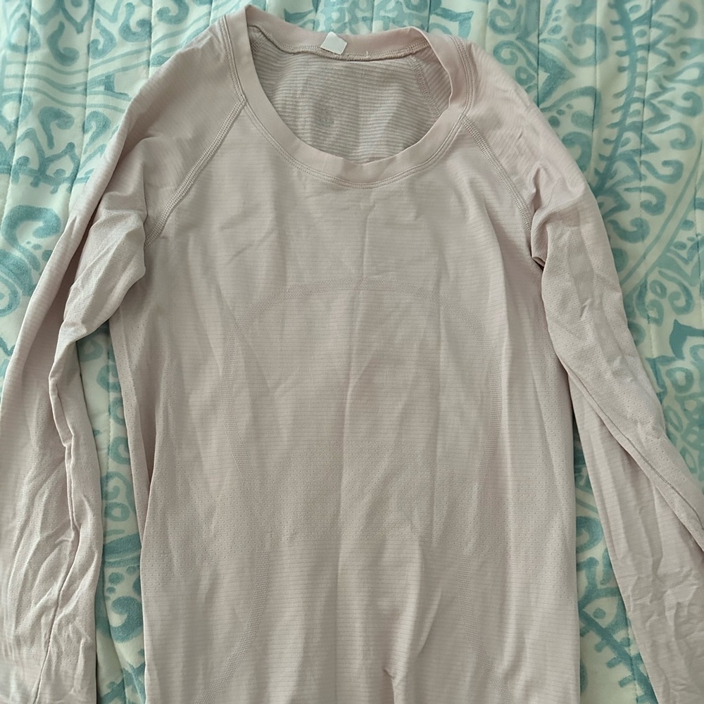 Lululemon Swiftley tech long sleeve shirt. Longer length tighter fit